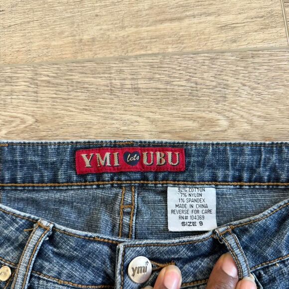 YMI Y2K bleach dark wash capris Size 9 - Picture 2 of 4